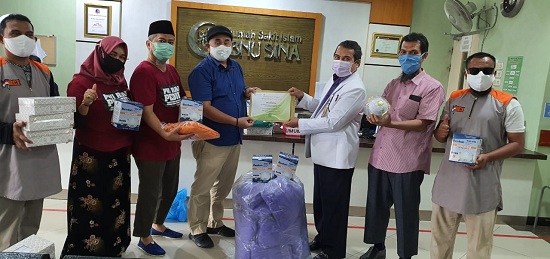 PWI Riau Kembali Bagikan Bantuan Terhadap Anggota dan Masyarakat di Tengah Covid-19