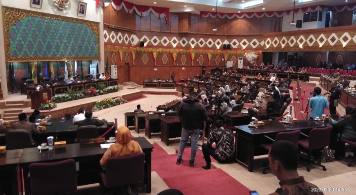 Paripurna DPRD Riau 