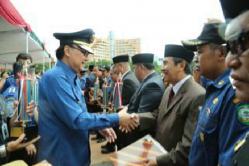 Sempena HUT Damkar, Bupati Siak Terima Penghargaan Penanggulangan Karhutla dari Mendagri