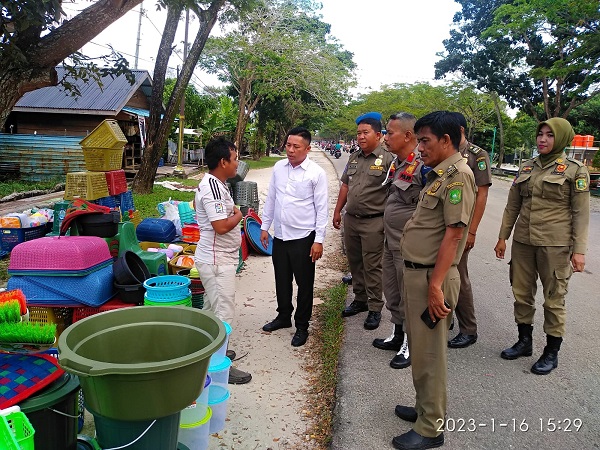 Satpol PP Tertibkan Pedagang Jalan Imam bOnjol dan Jalan Dorak