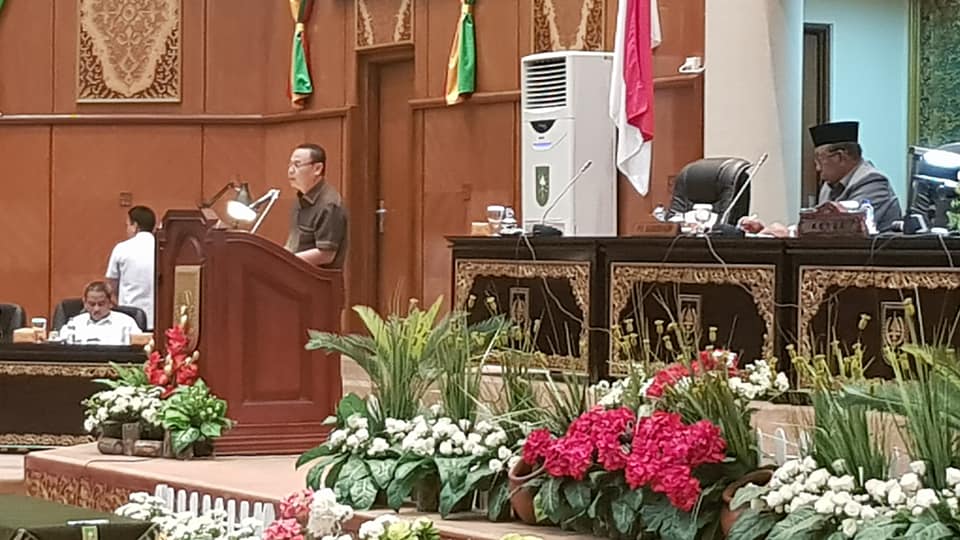 Pembahasan Hanya Sepekan, DPRD Sahkan APBD Riau 2019 Sebesar Rp9,1 triliun
