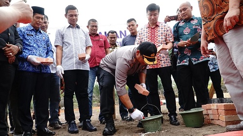 Kapolres Letakkan Batu Pertama Pembangunan Mako Polsubsektor Pelalawan