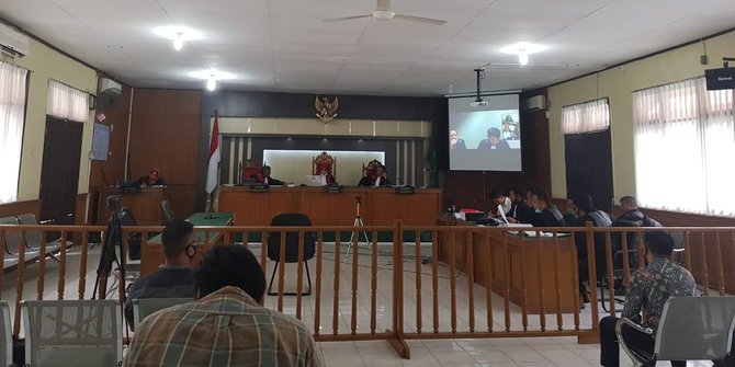 Saksi Sebut, Ketua DPRD Riau Indra Gunawan Eet Jemput Uang dari PT CGA ke Surabaya