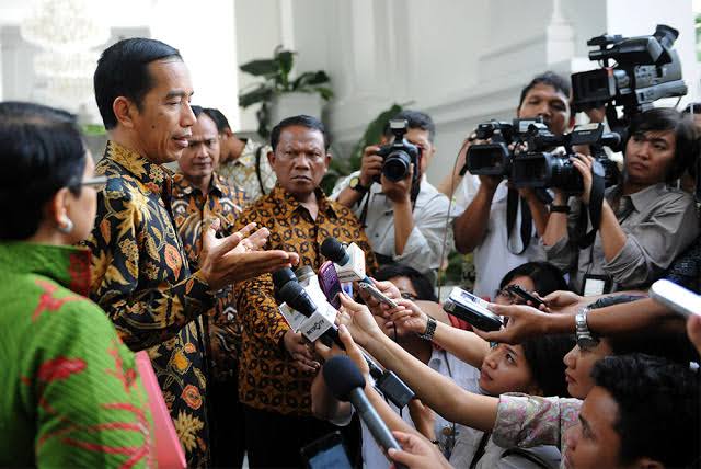Jokowi Rancang Pengangkatan Tenaga Honorer Menjadi PNS