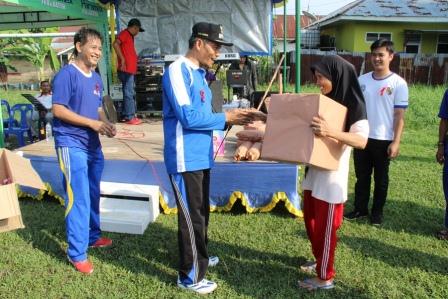  Peringati Hari HIV/AIDS, Wawako Pekanbaru Hadiri Senam Sehat Bersama Warga Labuh Baru