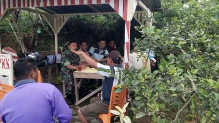 Babinsa Parongil Sidikalang Dairi Lewat Komsos Sampaikan Pesan Pesan TNI AD
