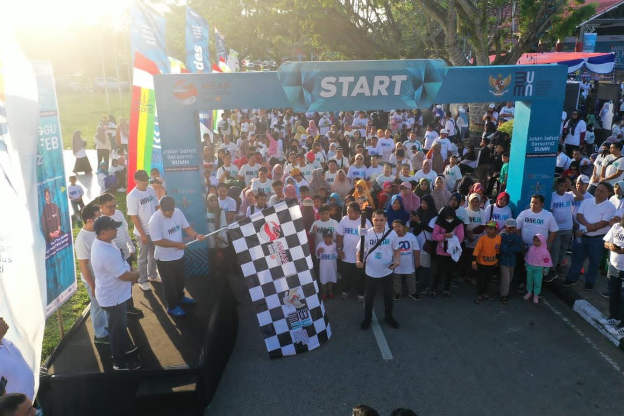 Ribuan Masyarakat Semarak Ikuti Jalan Sehat BUMN di Riau