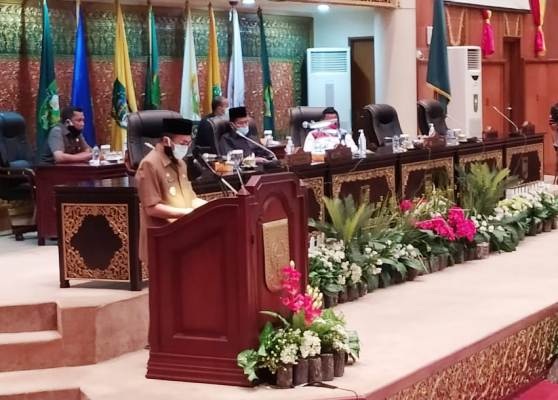 Syamsuar Apresiasi Raperda Penyelenggaraan lnvestasi Prakarsa DPRD Riau