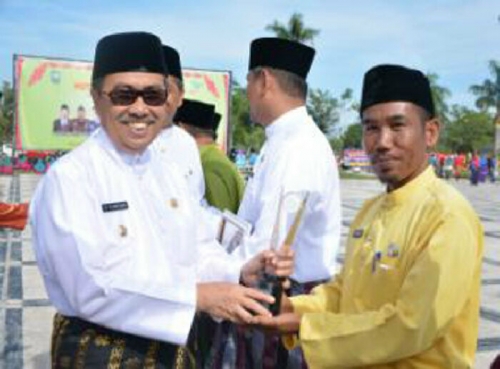 Bupati Syamsuar  Pimpin Upacara HUT ke-17 Kabupaten Siak
