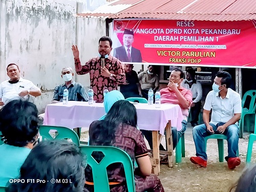 Reses Victor Parulian di Jalan Lili, Warga Minta Bangun Turap Anak Sungai Senapelan dan Sumur Artesi