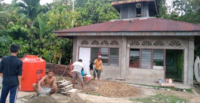 Jelang Ramadhan, FIKOM UIR Bedah Mushalla di Inhu