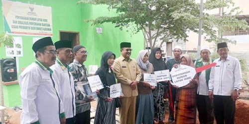 Diserahkan Bupati Aunur, Baznas Karimun Salurkan Bantuan Rumah, Pendidikan dan Usaha