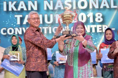 Agar Setia Terhadap Amanah, Gubernur Riau Diberi Gelar Datuk Seri Setia Amanah