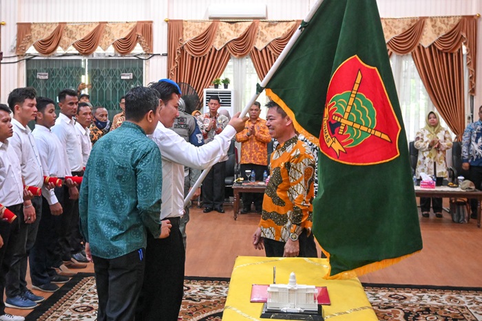 Untuk Pengamanan Pilkada, 2.294 Satlinmas di Kukuhkan Bupati Rohil