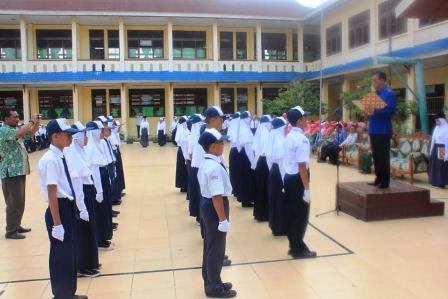 Bupati Rohil Lantik Pengurus Osis SMPN 1 Bangko