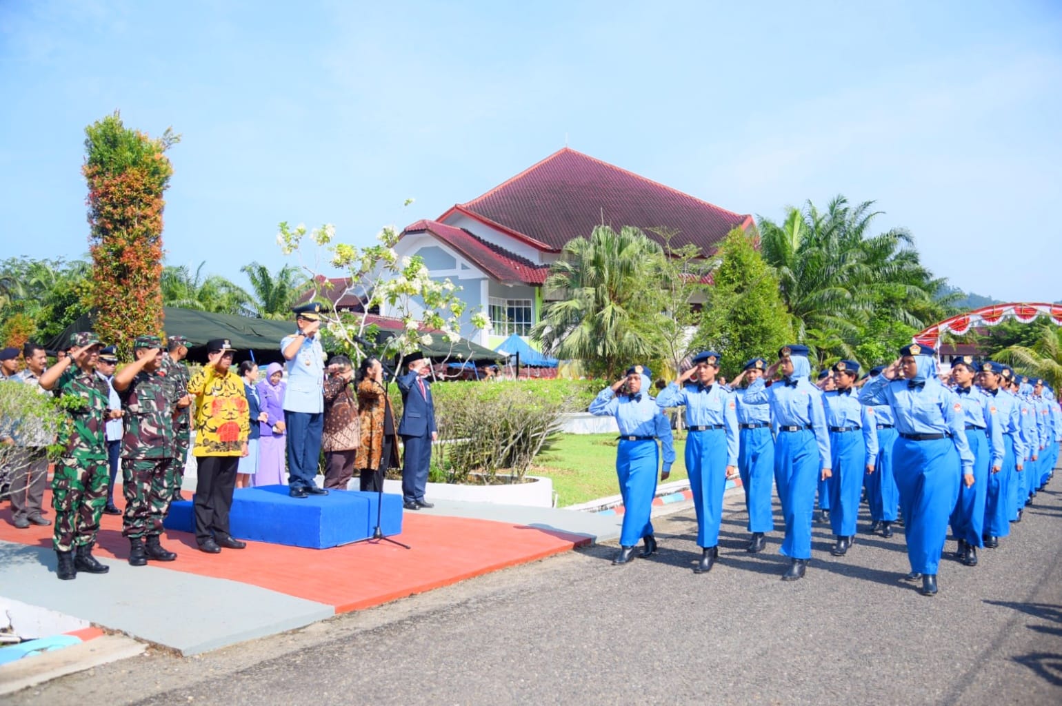 410 Orang Murid SMA N 1 Matauli Dikukuhkan , Pj Bupati Tapteng Serahkan Beasiswa