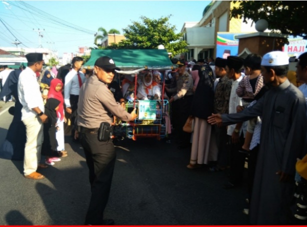 Dilepas Bupati Irwan,  93 JCH Meranti Berangkat Dengan Becak Motor