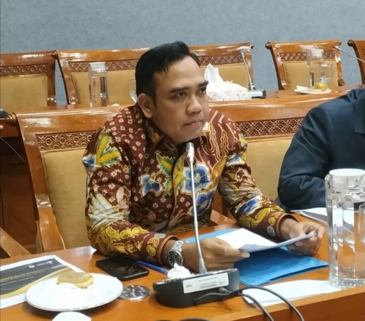 Mendikbud Bikin Bingung  Pandu KBM .