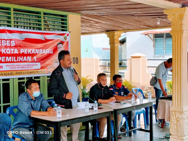 Warga Jalan Gunung Kelud Keluhkan Banjir Pada Reses Viktor Parulian