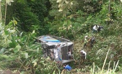  Tak Kuat Ditanjakan, Bus Pariwisata Masuk Jurang di Pahae