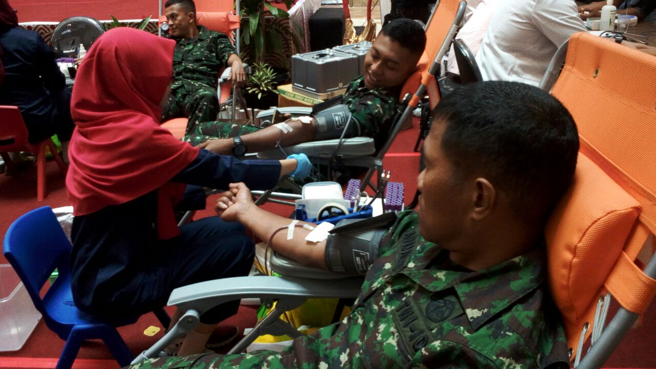 Peringati HPN 2018, Donor Darah PWI Diikuti Prajurit TNI