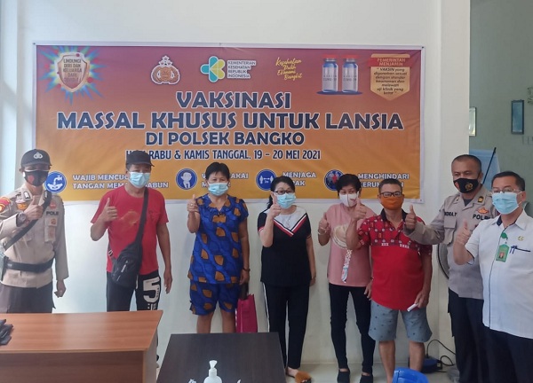 Polres Rohil Fasilitasi Vaksinasi Massal Untuk Warga Lansia