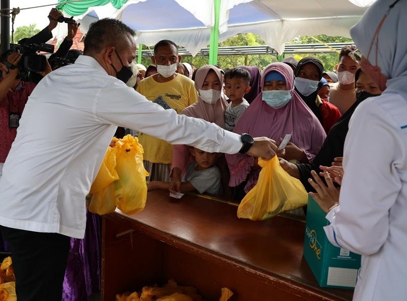 Perkuat Ketahanan Pangan, PTPN V Distribusikan 12 Ton Minyak Gorengcdan Gula Murah