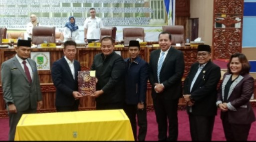 DPRD Rohil Sahkan Perda Pilpeng, Diminta Pemda Segera Bentuk Panitia Pemilihan 50 Penghulu