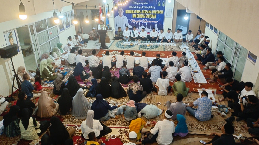 PWI Riau Gelar Bukber, Santuni Anak Yatim dan Janda Wartawan