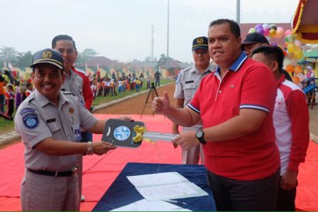  Pemkab Inhu Terima 1 Unit Ambulance dari PT Jasa Raharja