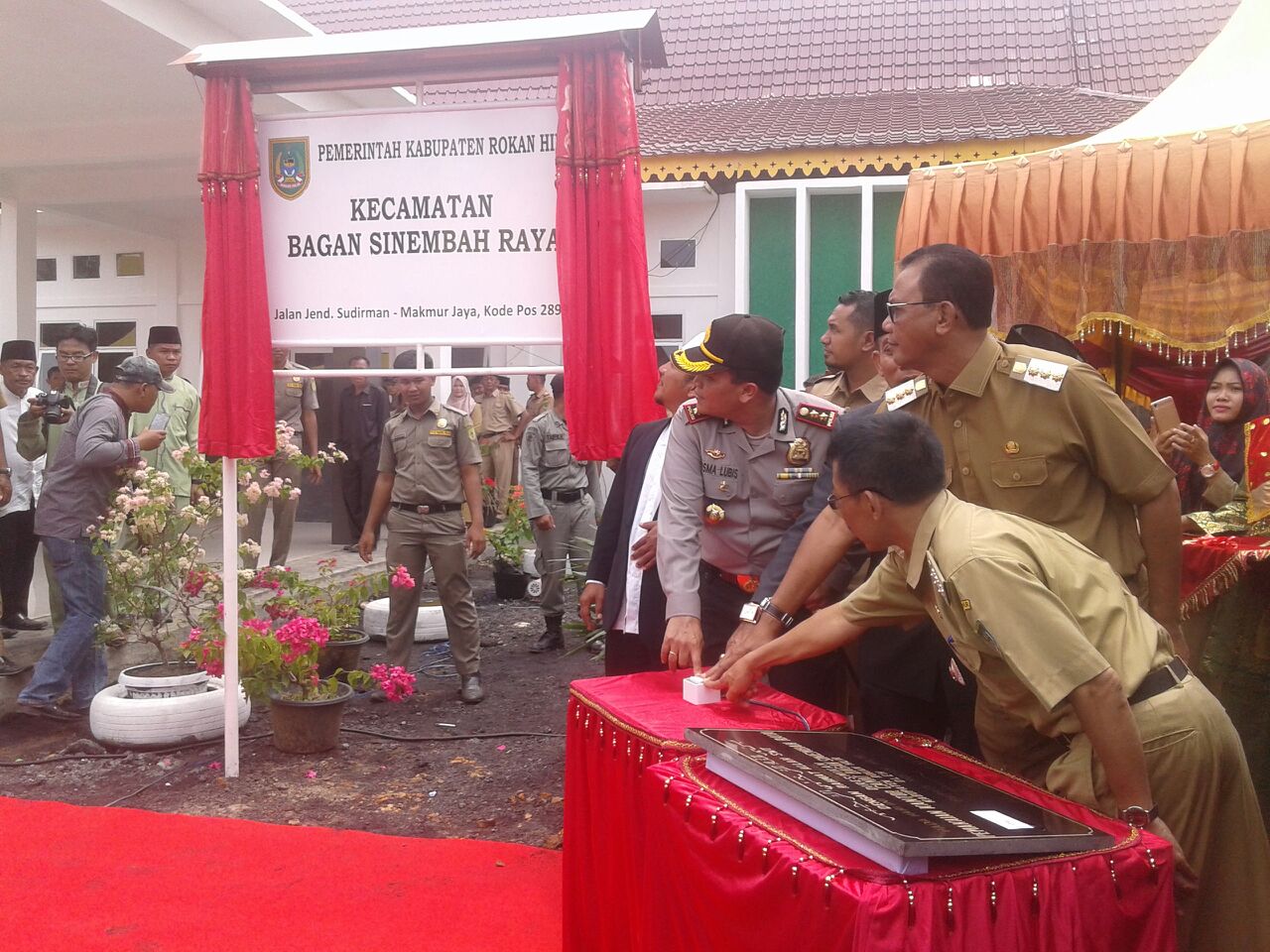Bupati Suyatno Resmikan Kantor Camat Bagan Sinembah Raya