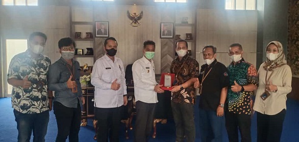 Terima Kunjungan GM PT Telkom Riau Daratan, Bupati Minta Dibangun Jaringan Hingga Pelosok