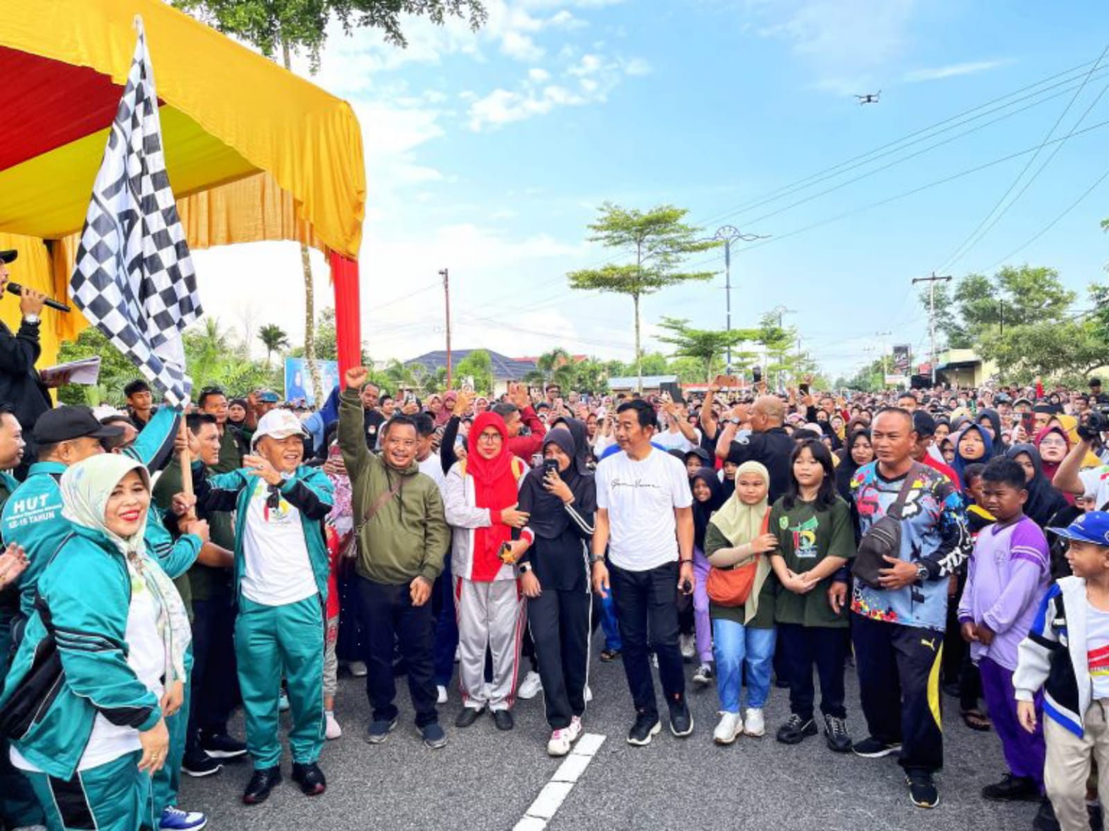 Plt Bupati H.Asmar Lepas Gerak Jalan Santai Sempena HUT Kepulauan Meranti Ke-15