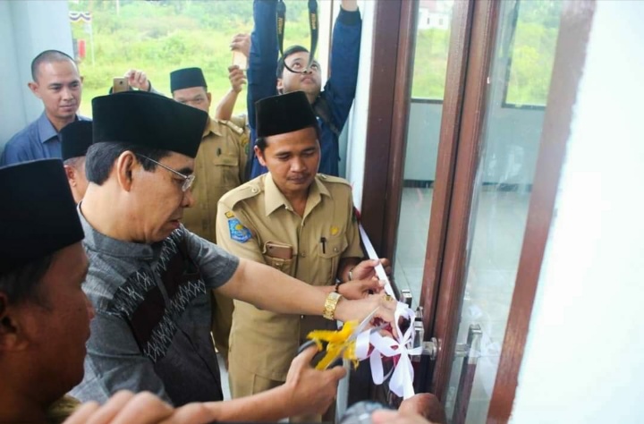 Bupati Hijazi Resmikan Masjid Al-Hijaz