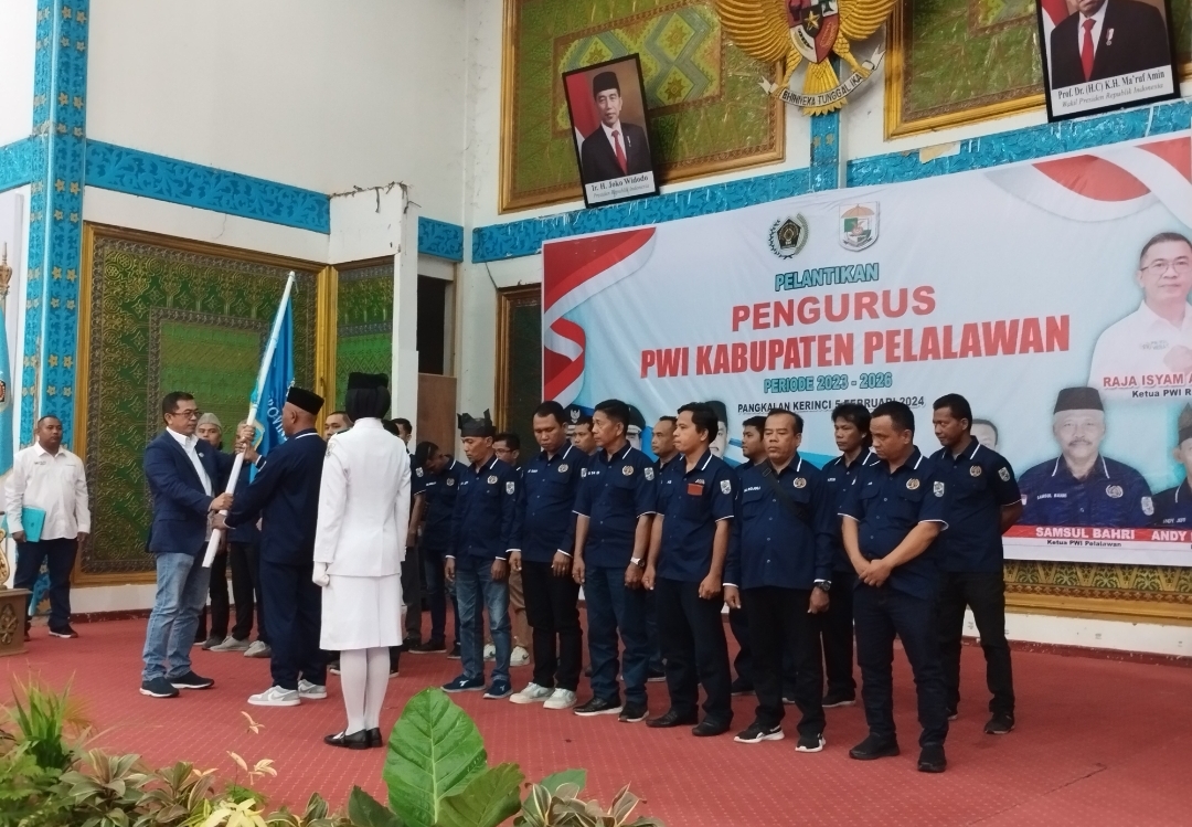 Pengurus PWI Pelalawan Resmi Dilantik, Raja Isyam Minta Pengurus Taati PD/PRT dan Etika