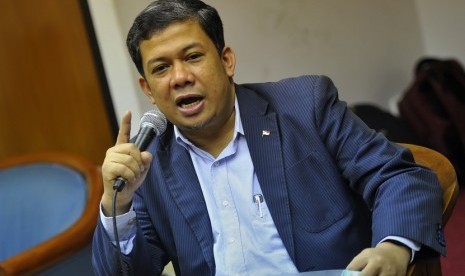 Suka Nyinyir Kritik Pemerintah, Fahri Tetap Pakai Fasilitas Negara Keluyuran ke Luar Negeri