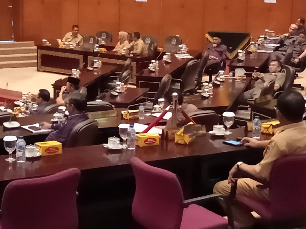 Gubri Sampaikan Ranperda Arsip dan Pendapat Soal Revisi Perda Tanah Ulayat