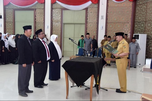 Jelang Lebaran, Bupati Kampar Lantik Ratusan Kepala Sekolah