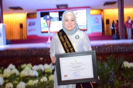 Bunda PAUD Provinsi Riau Terima  Anugerah PAUD Tingkat Nasional Tahun 2016