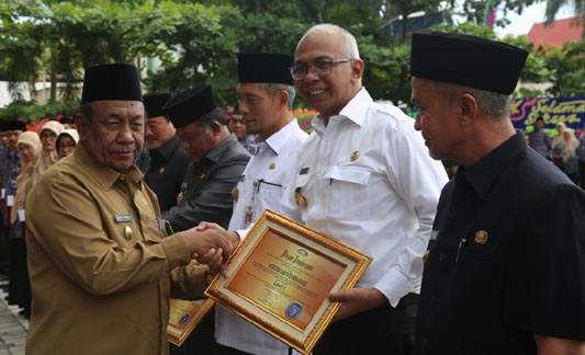 Hadiri Ulang Tahun BPKP, Pjs Bupati Inhil Terima Penghargaan APIP Level 2