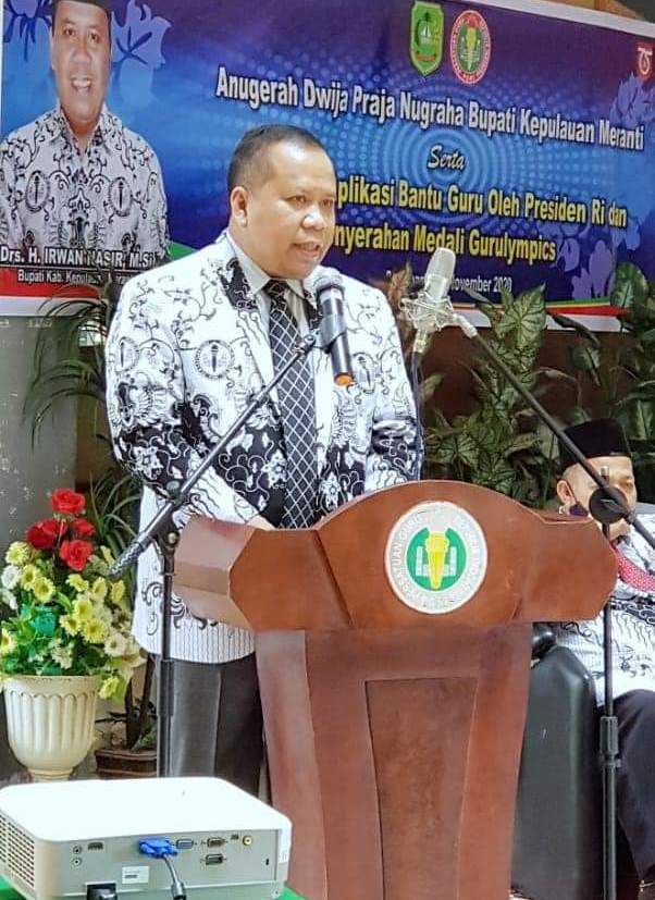 Bupati Irwan Dianugerahi Dwija Praja Nugraha Oleh PB PGRI Disaksikan Presiden RI 