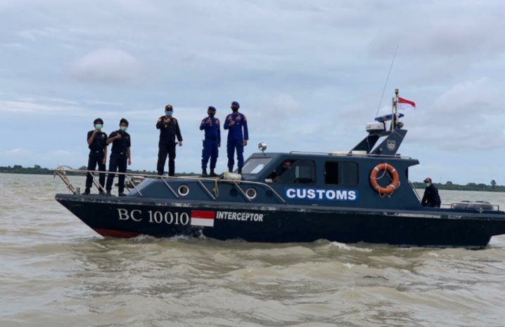 Patroli Bersama, Satpolair dan Bea Cukai Susuri Pelabuhan Tikus