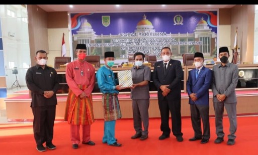 Paripurna DPRD, Bupati Rohil Serahkan Rancangan Awal RPJMD 2021-2026
