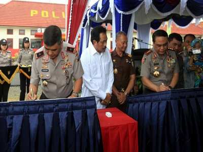 Disaksikan Gubernur Nurdin, Kalemdikpol Mabes Polri Resmikan SPN