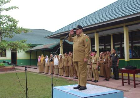  Bupati Yopi Motivasi Anggota Paskibraka Kecamatan