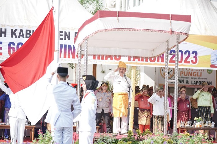 Pimpin Upacara HUT Provinsi Riau ke-66, Ini Amanat Gubernur Disampaikan Bupati Rohil 