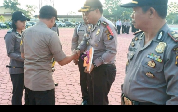  Untuk Penunjang Tugas Pengawasan, Kapolres Rohil Bagi-Bagi Kendaraan Roda Dua untuk Polsek