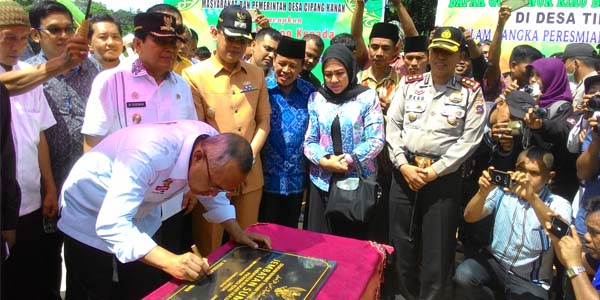 Gubernur Riau Resmikan Jembatan â€ŽSumpur di Desa Tibawan Rohul