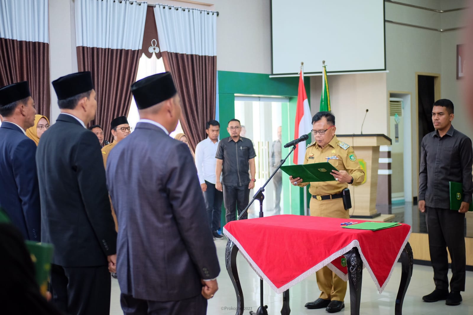 Plt. Bupati H. Asmar Lantik Tiga Pejabat Eselon II