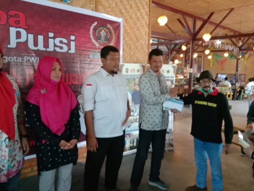 Ajang Loba Puisi Wartawan Berjalan Semarak, Abdul Kadir Bey Juara Pertama